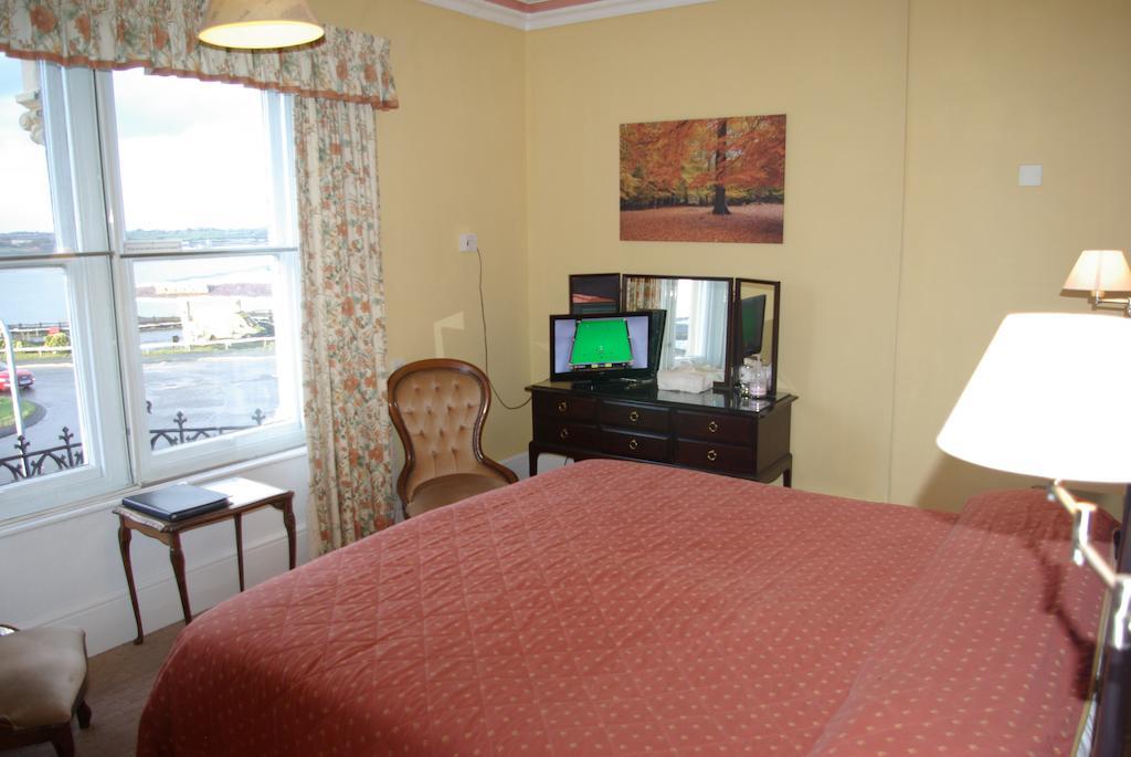 Menai Bank Hotel Карнарвон Номер фото